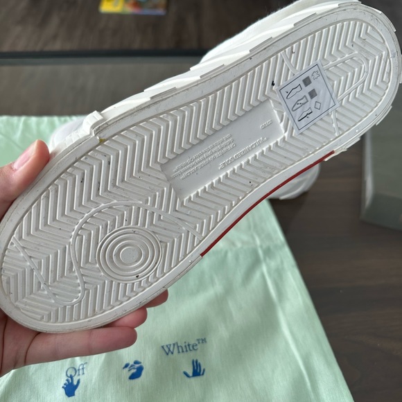 Brand new never worn off white shoes . Reason of selling is size - Picture 3 of 9